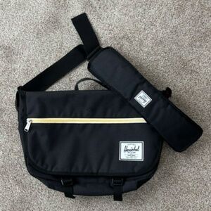 Herschel Messenger Bag